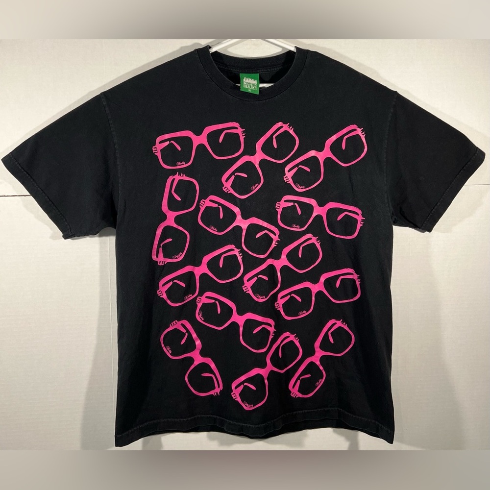 VTG Mighty Healthy Sun Glasses Shades AOP Black Men’s XL Graphic Tee Streetwear